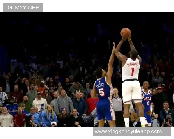 哈登再度燃尽赛场格莱姆斯手肘碰撞引发热议