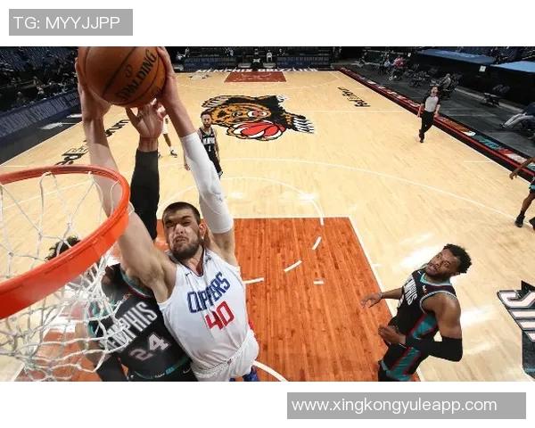 奎因表现低迷16投仅4中仅得8分4篮板1助攻被罚离场引发热议