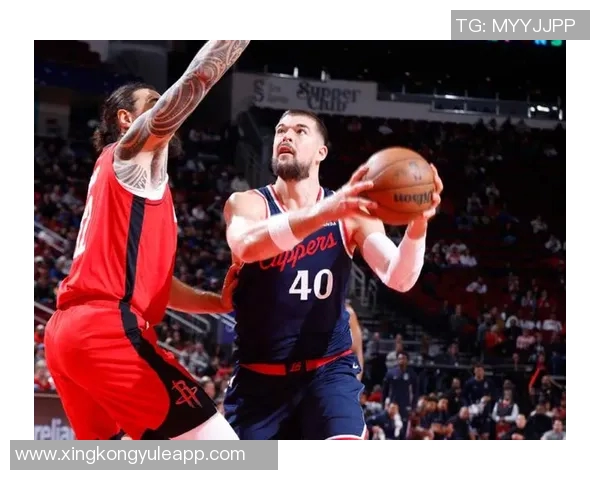 快船半场微弱领先火箭祖巴茨表现出色杜兰特状态低迷仅得7分