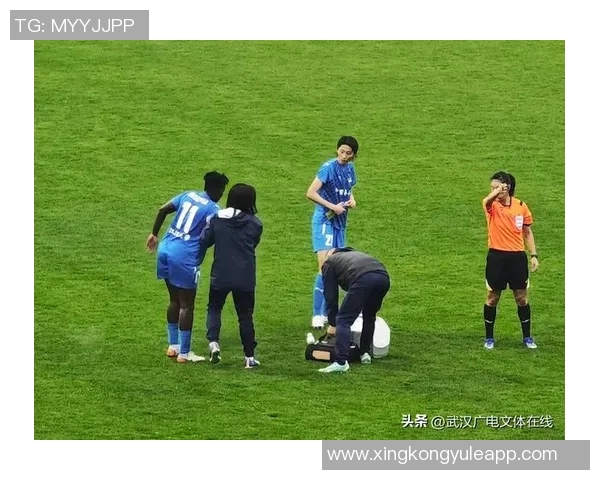 神奇扑救广岛三箭球员近距离头球攻门蹇韬极限反应将球捞出