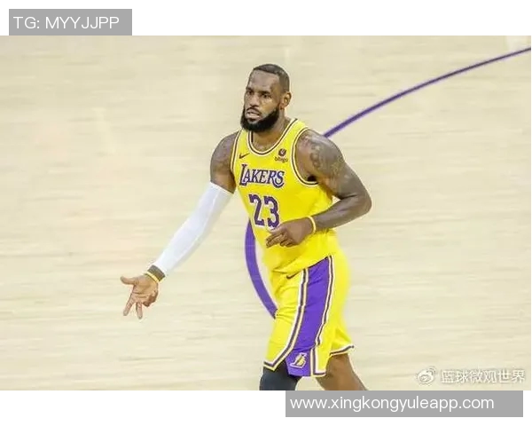 里德第二节火力全开21投11中三分命中率五成砍下28分助力全队表现出色