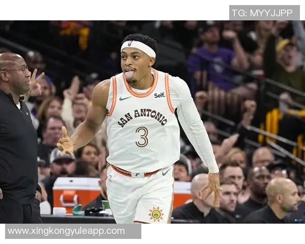 凯尔登约翰逊上半场表现出色攻防兼备贡献10分3篮板3抢断 凯尔登约翰逊上半场表现出色攻防兼备贡献10分3篮板3抢断